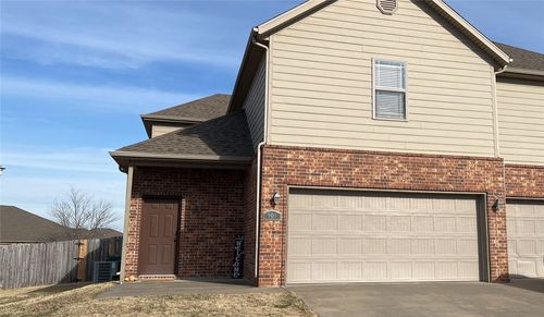 901 Oakwood Ln, Centerton, AR, 72719-9789 | Card Image