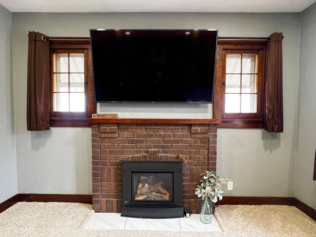 Gas Fireplace in Living Room | Image 6