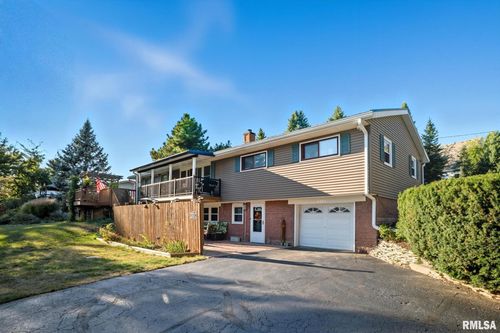 6887 Colonial Ave, Bettendorf, IA, 52722-6502 | Card Image