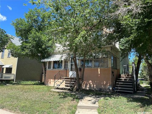 168 Athabasca St W, Moose Jaw, SK, S6H2B7 | Card Image