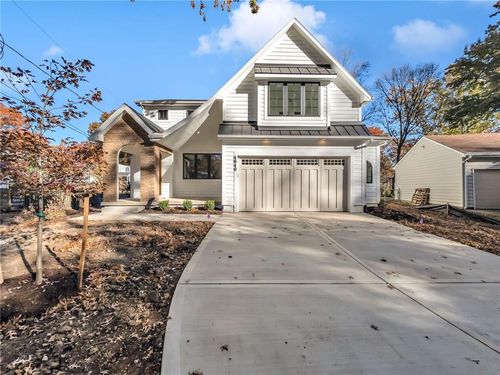 4640 W 72nd Ter, Prairie Village, KS, 66208-2826 | Card Image