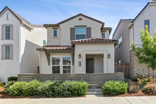 2352 Bronze Star Way, Sacramento, CA, 95818-3977 | Card Image