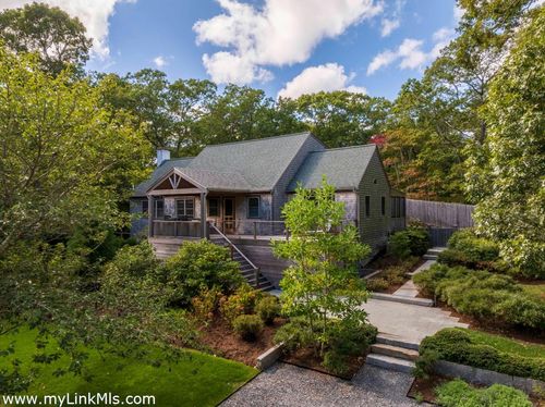 81 Leland Ave, Vineyard Haven, MA, 02568-6513 | Card Image