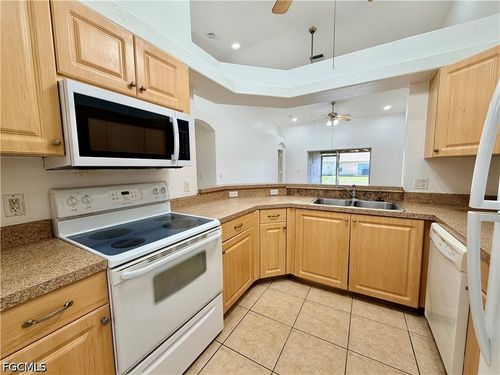 527 Ne 24th Pl, Cape Coral, FL, 33909-2805 | Card Image