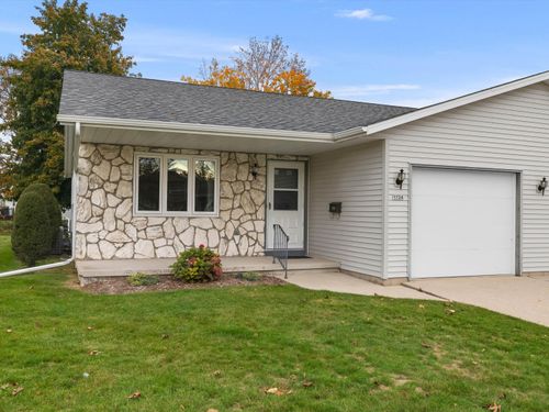 1724 Berge Ct, Manitowoc, WI, 54220 | Card Image