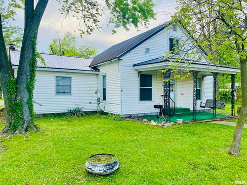 605 N Cedar St, Sandoval, IL, 62882-1108 | Card Image