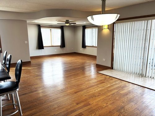 unit-307-4833 N Olcott Ave, Harwood Heights, IL, 60706-3565 | Card Image