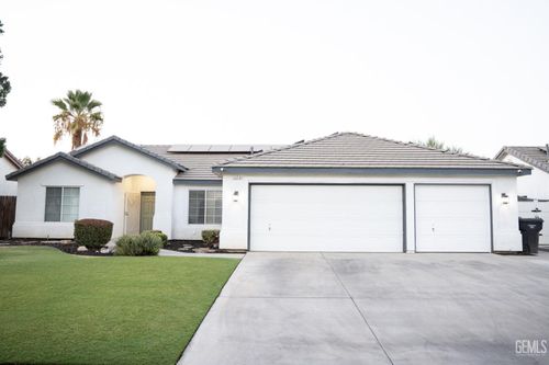 10710 Falling Springs Ave, Bakersfield, CA, 93312-4176 | Card Image