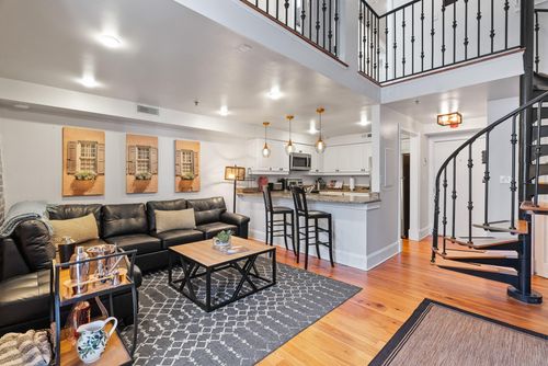 203-377 King St, Charleston, SC, 29401-1406 | Card Image