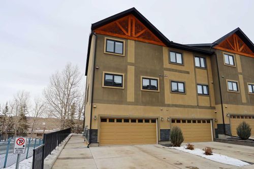 411 Valley Ridge Manor Nw, Home with 2 bedrooms, 2 bathrooms and 4 parking in Calgary AB | Card Image
