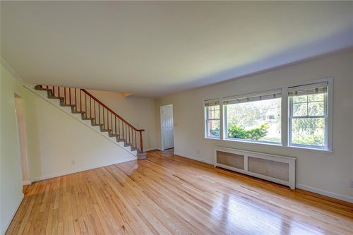 174 S Windsor Ave, Brightwaters, NY, 11718-1509 | Card Image