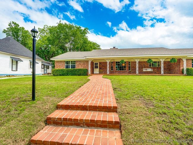 121 W 17 Th St, House other with 3 bedrooms, 3 bathrooms and null parking in Ada OK | Image 4
