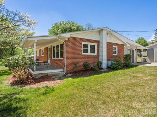 17 W Farley St, Waynesville, NC, 28786-4893 | Card Image