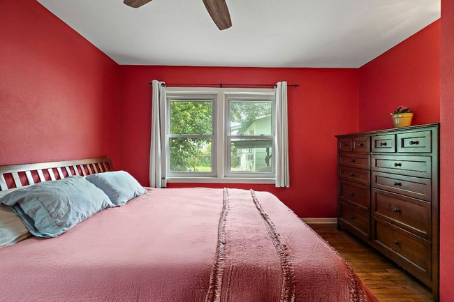 Main bedroom with ceiling fan | Image 27