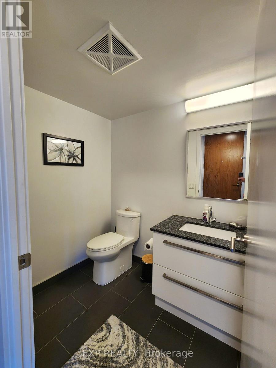 Residential Lease in Toronto (Englemount-Lawrence) 4