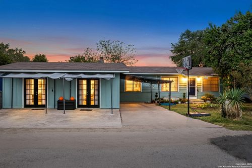 914 6th St, Blanco, TX, 78606-4921 | Card Image