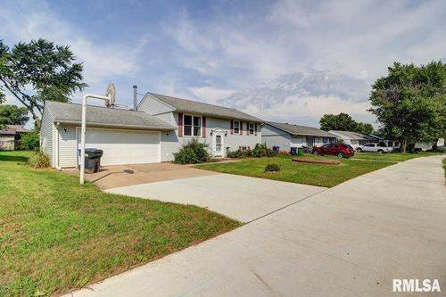 1356 Springdale Dr, Clinton, IA, 52732-5013 | Card Image