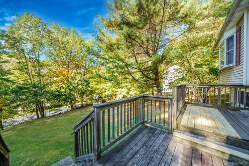 68 Old Sylvan Lake Rd, East Fishkill, NY, 12533-7435 | Card Image