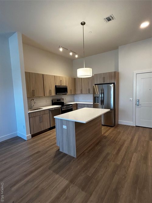 4180 Sunrise Hwy, Oakdale, NY, 11769-1016 | Card Image