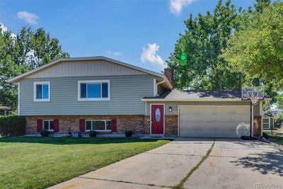 Front of house. Extra long driveway | Image 1