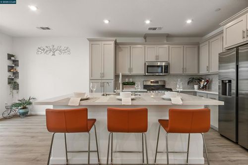 28 Springbrook Ln, Pittsburg, CA, 94565-5349 | Card Image