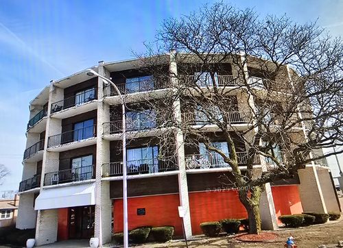 apt-303-3900 W 95th St, Evergreen Park, IL, 60805-1917 | Card Image