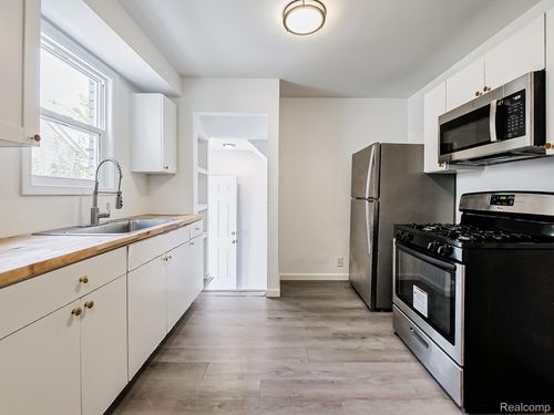 17690 Hoover St, Detroit, MI, 48205-3116 | Card Image