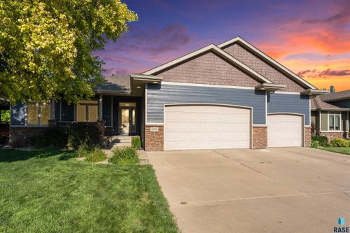 6208 S El Dorado Ave, Sioux Falls, SD, 57108-8421 | Card Image