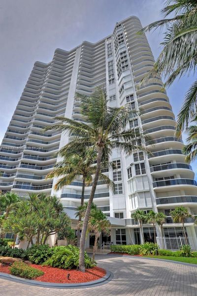 602 - 16711 Collins Ave, Condo with 2 bedrooms, 2 bathrooms and null parking in Sunny Isles Beach FL | Image 1