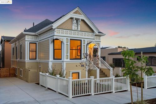 4440 Howe St, Oakland, CA, 94611-4216 | Card Image