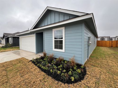 305 Wirecrested Dr, Lockhart, TX, 78644-5256 | Card Image