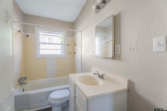 821 &amp; 827 Shaw (7 Units), Home with 0 bedrooms, 0 bathrooms and null parking in Tyler TX | Image 17