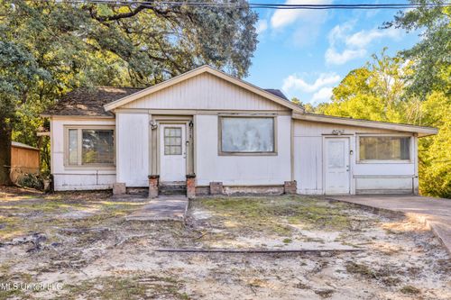 718 Signal St, Ocean Springs, MS, 39564-3732 | Card Image