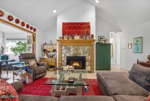 20 Overlook Dr, Beach Lake, PA, 18405-4006 | Card Image