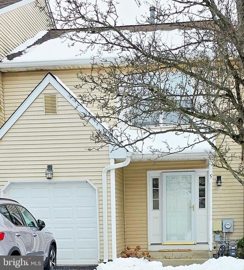 5 Pioneer Ct, Ewing, NJ, 08628-3611 | Card Image