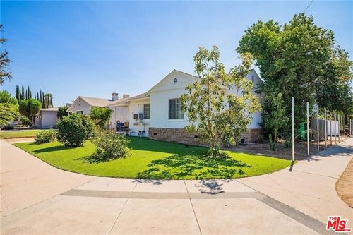 16154 Gilmore St, Van Nuys, CA, 91401-1706 | Card Image