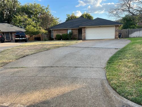 8208 Alsace Ct, Fort Worth, TX, 76134-4811 | Card Image
