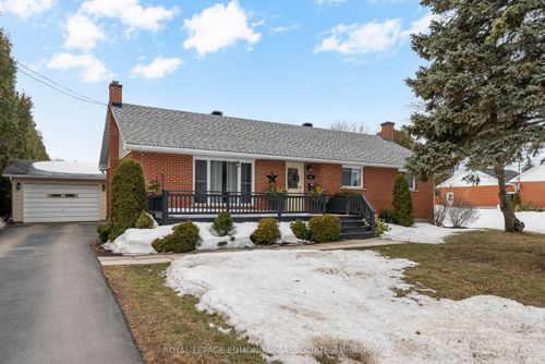 94 Oak Street W, Laurentian Valley, ON, K8A7R3 | Card Image