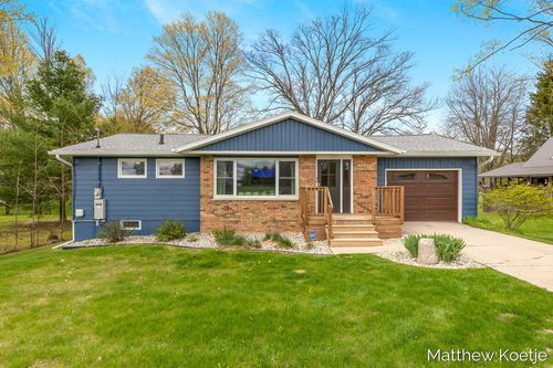 4405 Chippewa Trail, Fremont, MI, 49412 | Card Image