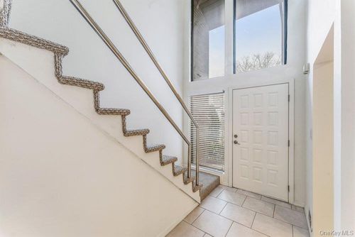 124 Foxwood Dr, Jericho, NY, 11753-1117 | Card Image