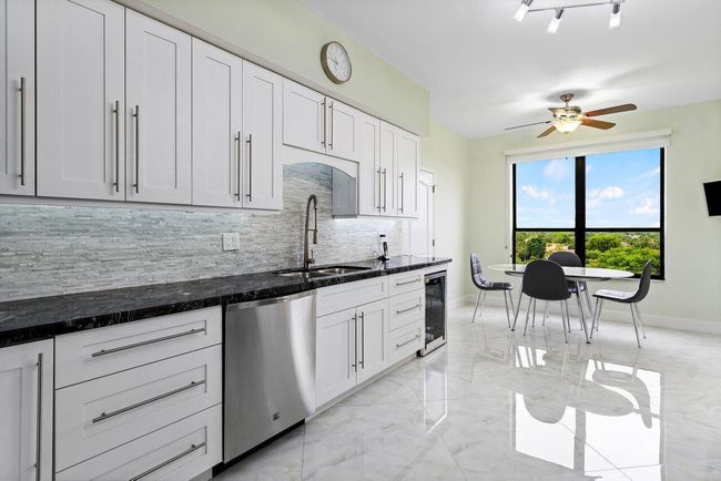 APT-802 - 7578 Regency Lake Dr, Condo with 3 bedrooms, 3 bathrooms and null parking in Boca Raton FL | Image 11