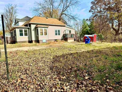 131 1st Ave Nw, House other with 3 bedrooms, 1 bathrooms and null parking in Oelwein IA | Image 3