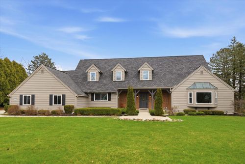 10270 N Range Line Court, Mequon, WI, 53092 | Card Image