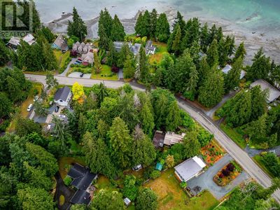 7839 Ships Point Rd, House other with 3 bedrooms, 2 bathrooms and 4 parking in Fanny Bay BC | Image 1