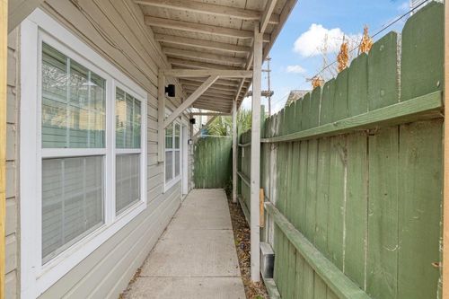 1217 Market St, Galveston, TX, 77550-2622 | Card Image