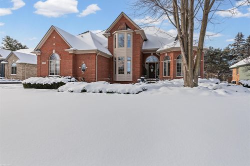 54377 Preston Pines Ln, Shelby Twp, MI, 48315-1483 | Card Image