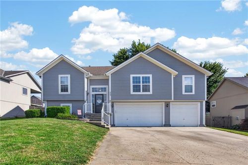 900 Coachman Dr, Pleasant Hill, MO, 64080-1685 | Card Image