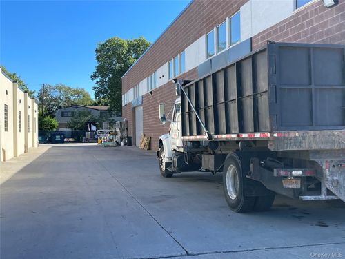 21 Deforest St, Amityville, NY, 11701-2805 | Card Image