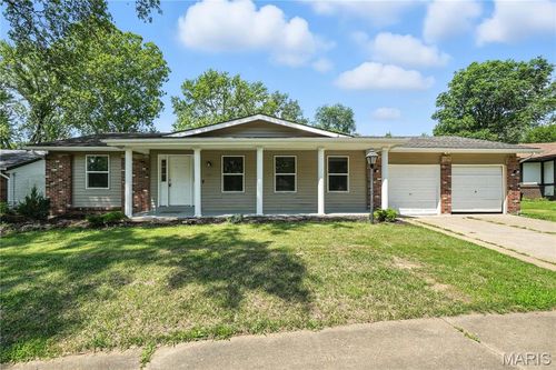 11951 Jerries Ln, Florissant, MO, 63033-7811 | Card Image