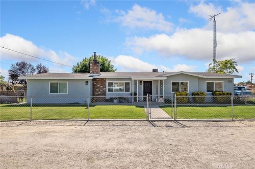 8758 Deep Creek Rd, Apple Valley, CA, 92308-8771 | Card Image